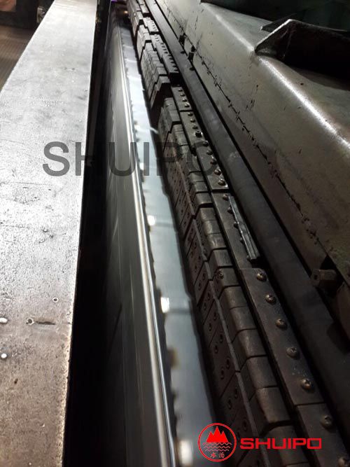 冷藏箱體頂板激光自動(dòng)焊接機(jī)成型效果。